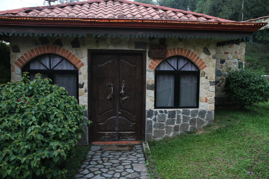 Gingerbread Restaurant & Hotel Nuevo Arenal Camera foto