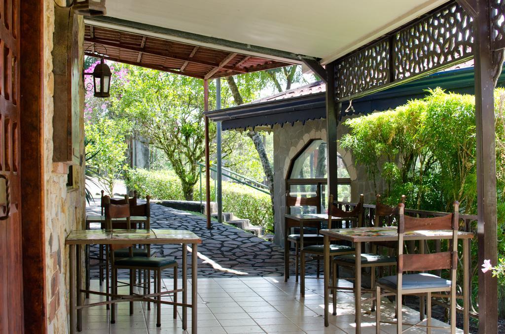 Gingerbread Restaurant & Hotel Nuevo Arenal Esterno foto
