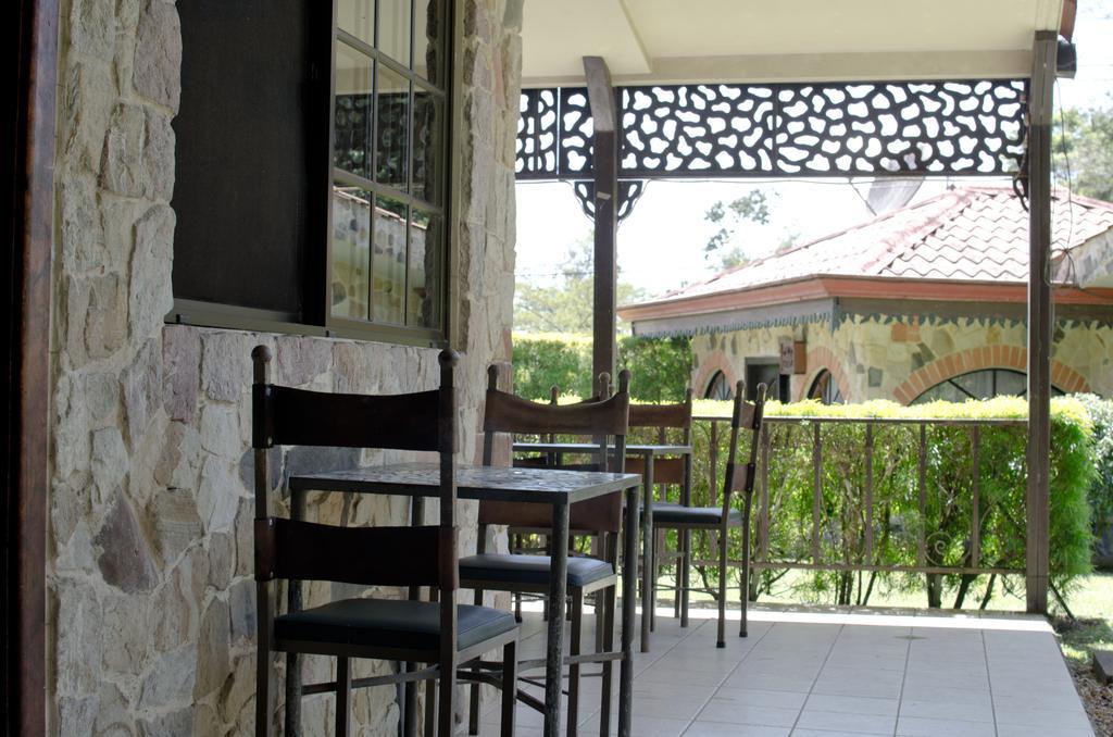Gingerbread Restaurant & Hotel Nuevo Arenal Esterno foto