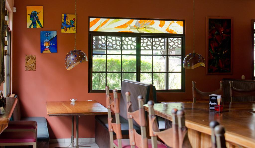 Gingerbread Restaurant & Hotel Nuevo Arenal Esterno foto
