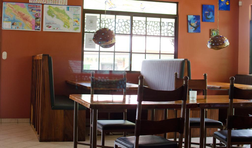 Gingerbread Restaurant & Hotel Nuevo Arenal Esterno foto